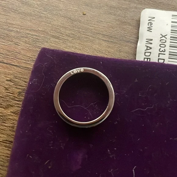 NIP Fashion Ring: Multiple Sizes - Picture 2 of 4